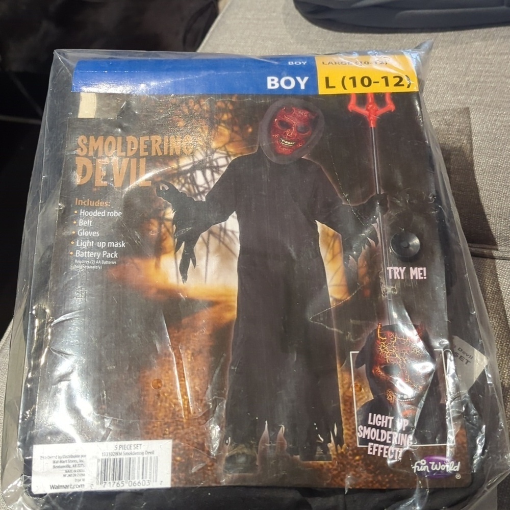 Smoldering Light Up Devil Costume for Boys - NWT Size 10-12 New
